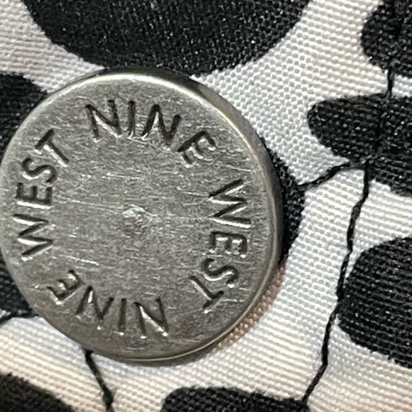 Nine West Vest Women’s Large Puffer black white pattern silver Snap buttons - Picture 5 of 9